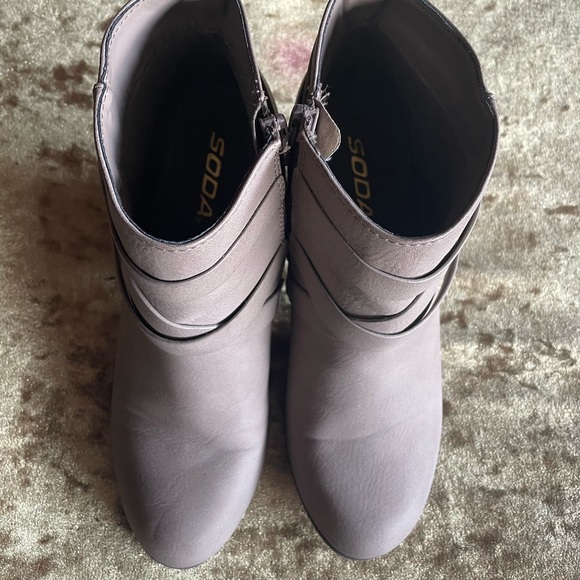 Soda - Taupe Booties - Size 8.5 - Picture 3 of 9